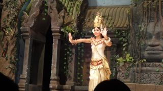 アプサラダンスを鑑賞しながらのディナー