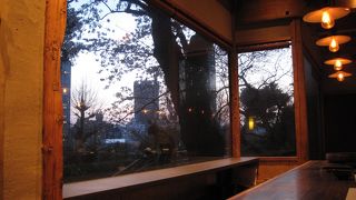 お花見の時期は予約が難しい…