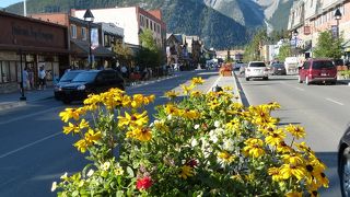 観光地バンフのメインストリート