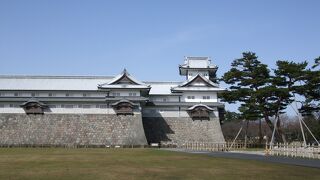 金沢城公園のシンボル、菱櫓・五十間長屋・橋爪門続櫓の雄姿