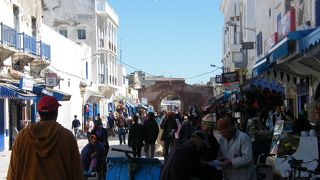 そぞろ歩きが楽しい、エッサウィラのメディナ