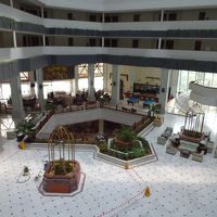 吹き抜けのロビー