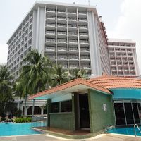 開放的なプール