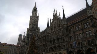 新市庁舎　この建物が新市庁舎というのがすごいですね