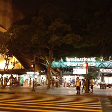 インターナショナルマーケットプレイスのフードコートにあります