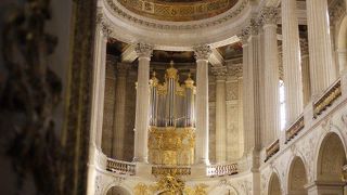 やられました。見事なスリです。