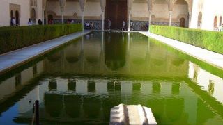 内部の装飾に感動。スペインでははずせないポイントです