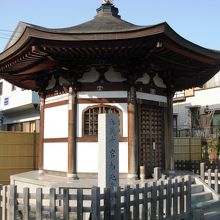 とにかく住宅街の真ん中に