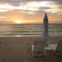 ホテル前の浜辺　パラソル