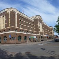 大きなホテルです。客室が端にあったので長い廊下を歩きました