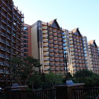 正面玄関からロビーを抜けて左側を撮影