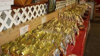 マカダミアナッツの実を割れます