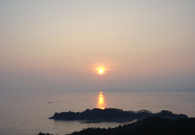 地の果てに沈む夕日