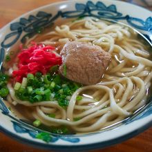 スープが透き通っていておいしいです。