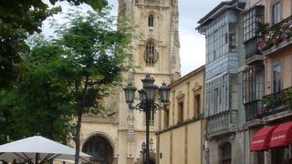 カテドラルをみたら、名物のシールドを飲んでみよう