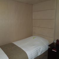 シングルサイズのベッド。