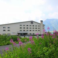 ホテルの外観です。弥陀ヶ原バス停のそばにあります。