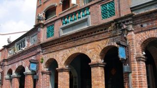 100年程前の建物が建ち並ぶ老街