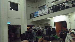 ナイトマーケットは雨でもやってます