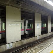 総武快速線、都営浅草線との乗換駅