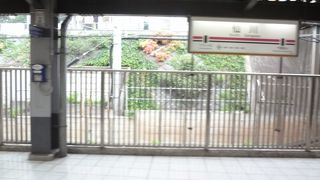 学生と商業の街