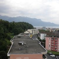 周りは、自動車の修理工場と住宅街です。