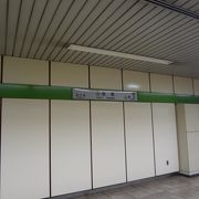 都営新宿線と半蔵門線の乗換駅