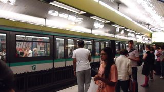 マドレーヌ駅でナビコを購入するには、北側の改札口に行かないと有人改札口で無いから買えない。