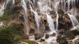 九塞溝でもっとも迫力ある滝