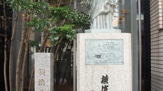 中華街入口にキリスト像