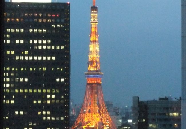 東京タワーを見ながら。