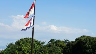 『コクリコ坂から』の旗