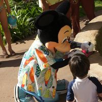 サインするミッキー