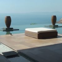 ロビーからの景色。高低差を利用した錯覚効果が印象的