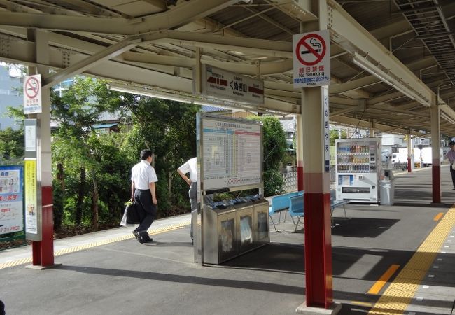 新京成電鉄の本社と車庫がある