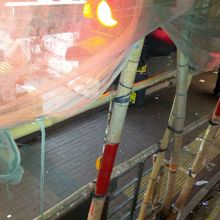 こんな物もみられます（竹で作った建築用足場）。