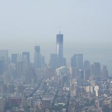 エンパイアから建設中の貿易センタービル方面を望む