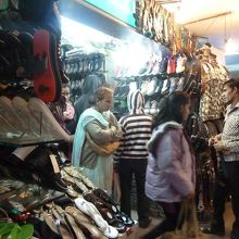 賑わっています。