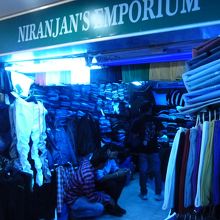 店に番号が振られているので目印に。