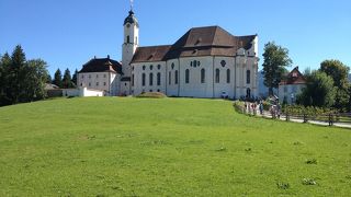 草原の素敵な教会