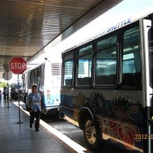 ホノルルエアーポートの移動バス