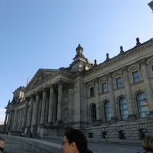 外観はガッチリギリシャ風。