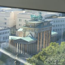 近くにブランデンブルク門が
