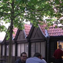 中庭で飲食しました