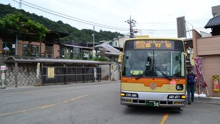 陣馬山の登山口へのバスが出ています。
