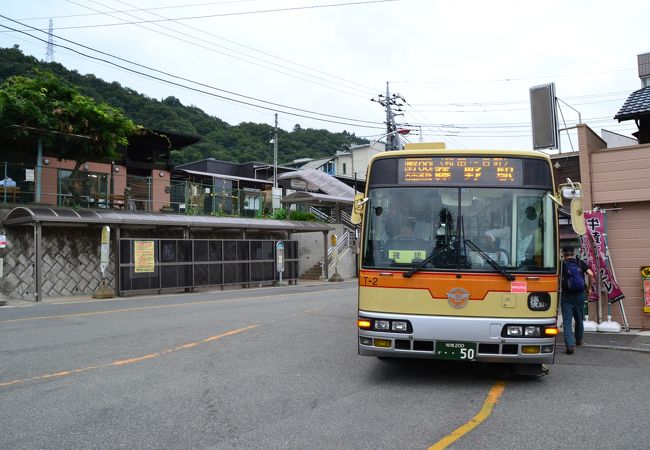 陣馬山の登山口へのバスが出ています。