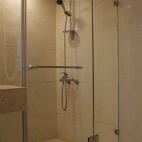 バスタブとは別にシャワ−ブ−スがあります。