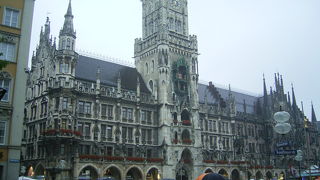 豪華な建物です。