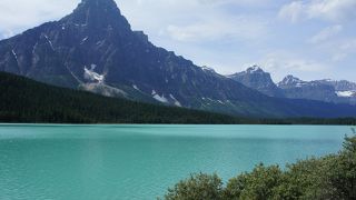 ここの湖の色もきれいですよ～