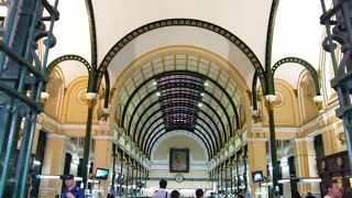 えっ！　郵便局なの！